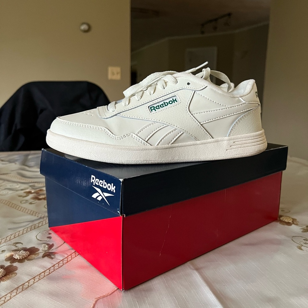 Rebook Vintage Green and White sneakers
